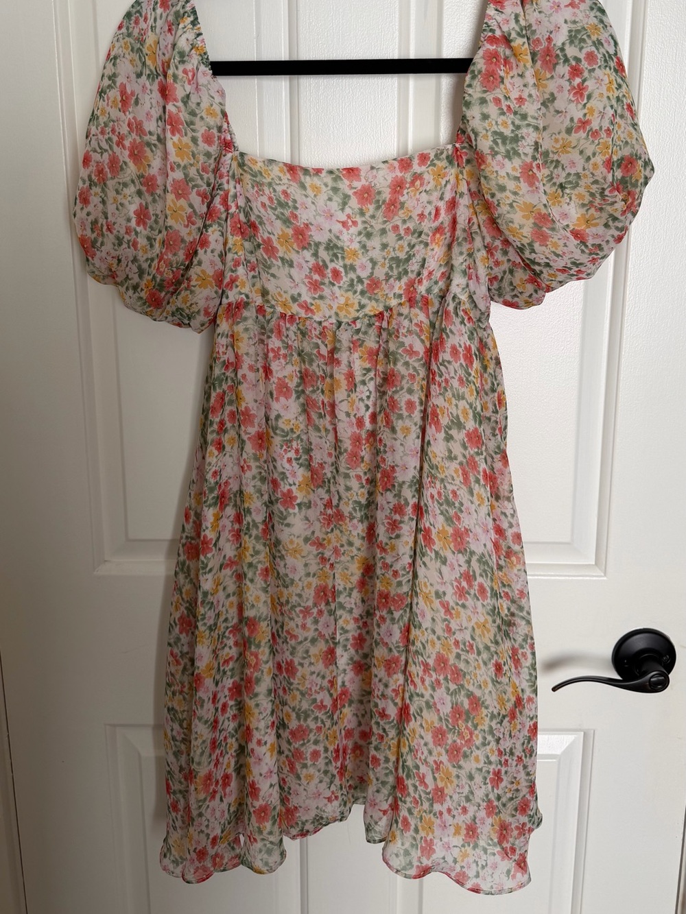 Storia White Floral Puff-Sleeve Dress